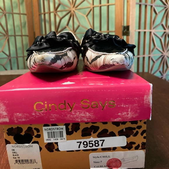 Cindy says zebra flats - Picture 4 of 11